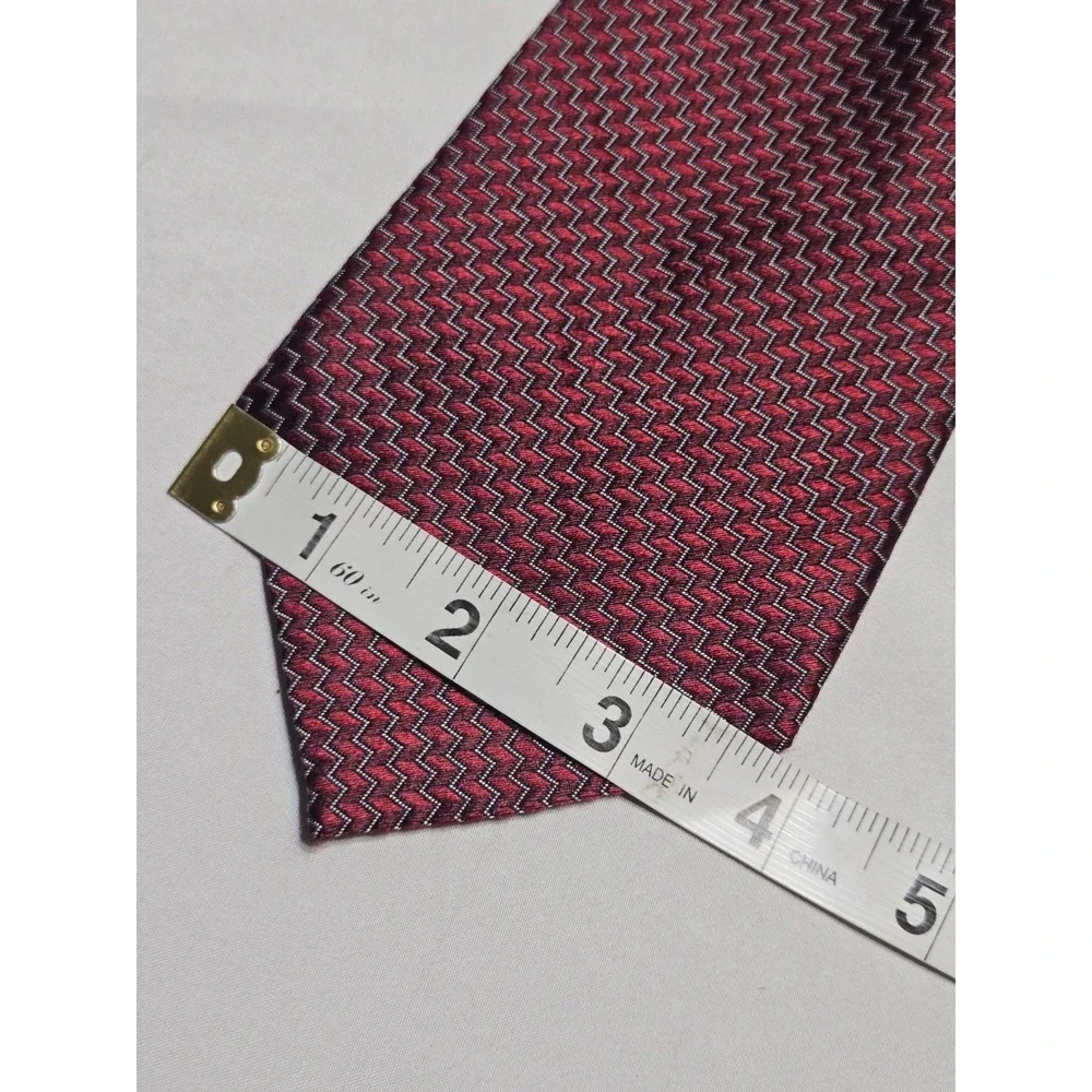 Armani Collezioni Italian Made 100% Silk Luxury Necktie Red Chevron 4